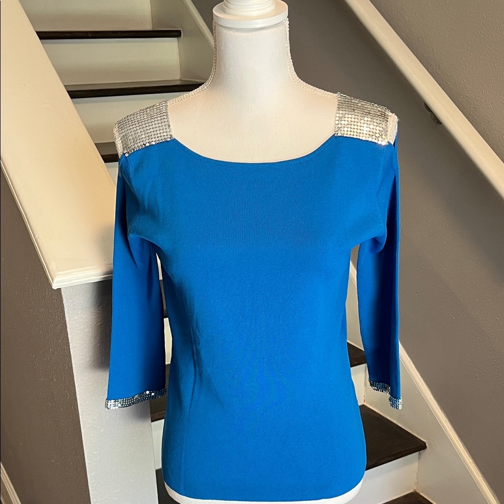 Joseph A. Vibrant Blue Knit Cold Shoulder Knit Top. Silver Trim Details New Sz L